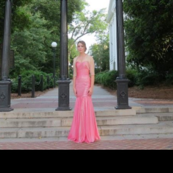 EXQUISITE salmon pink sheer strapless gown with gold underlay. - Picture 3 of 3
